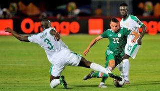 إسماعيل بن ناصر لاعب منتخب الجزائر