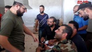 تسليم أسلحة وتسوية أوضاع عدد من مسلحي درعا -الوكالة السورية