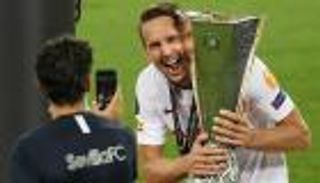 صفقات برشلونة.. من هو المنقذ الجديد لوك دي يونج؟