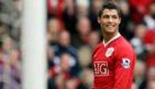 أم كلثوم ترحب بعودة كريستيانو رونالدو إلى مانشستر يونايتد