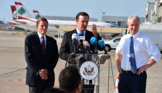 مؤتمر صحفي للوفد الأمريكي في مطار بيروت