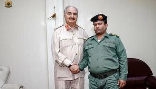 المشير حفتر وآمر اللواء طارق بن زياد المكلف بتأمين طريق الشويرف 