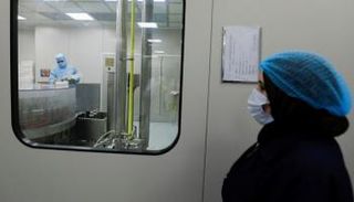 مصر تكثف إنتاج لقاح سينوفاك المحلي قبل الموجة الرابعة من كورونا