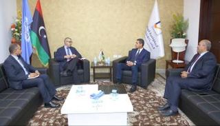 جانب من لقاء السفير الأوروبي ورئيس مفوضية الانتخابات الليبية