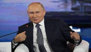  الرئيس بوتين خلال منتدى في فلاديفوستوك