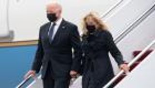 بايدن وجيل يزوران الجنود الجرحى في تفجيرات مطار كابول