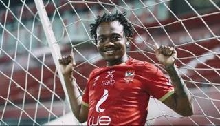 بيرسي تاو لاعب الأهلي المصري الجديد