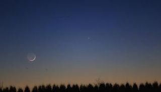 يمكن رؤية حوالي 60 نجماً من عنقود النثرة بواسطة المنظار