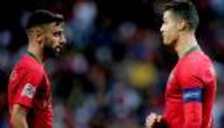 حملها برونو.. تفاصيل رسالة كريستيانو رونالدو للاعبي مانشستر يونايتد