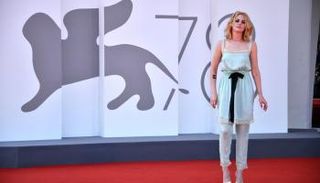 الممثلة الأمريكية كريستين ستيورات في مهرجان فينيسيا