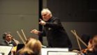 وفاة قائد الأوركسترا السويسري ميشال كوربوز