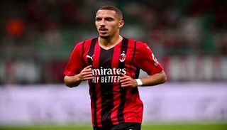 إسماعيل بن ناصر لاعب وسط ميلان