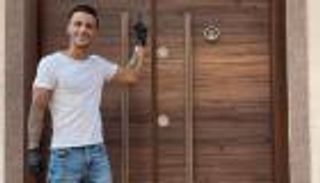 "سمكري البني آدمين".. القبض على معالج أمير كرارة ومي سليم