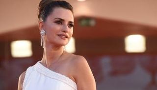 الممثلة الإسبانية بينيلوبي كروز في العرض الخاص لفيلم Official Competition