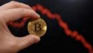 أسعار العملات الرقمية اليوم.. بيتكوين تحت 50 ألف دولار ودوجكوين ترتفع