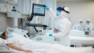 سيدة مصابة بكورونا في مستشفى- أرشيفية