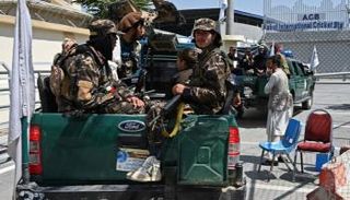 عناصر من طالبان بالزي العسكري - أ.ف.ب