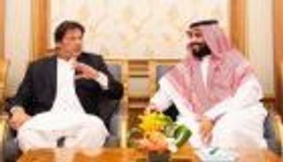 محمد بن سلمان وعمر خان يبحثان هاتفيا الوضع بأفغانستان