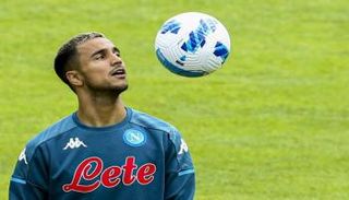  آدم وناس لاعب نابولي