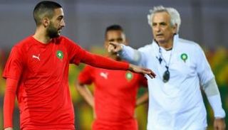 وحيد خاليلوزيتش وحكيم زياش في منتخب المغرب