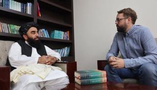 ذبيح الله مجاهد يتحدث إلى مراسل صحيفة بيلد