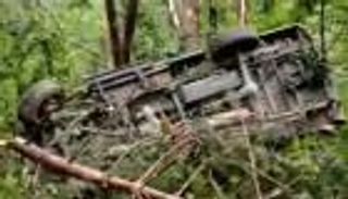 12 قتيلا بسقوط شاحنة من فوق جرف شرقي الصين