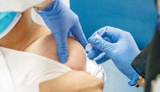 تطعيمات فيروس كورونا في الإمارات