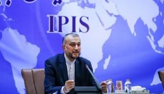 وزير خارجية إيران خلال الاجتماع