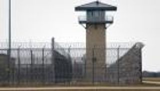 "جلبوع" يفتح الشهية.. أغرب عمليات الهروب من السجن حول العالم