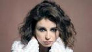 أنجو ريحان بطلة "صالون زهرة" تفتح قلبها: انتصرت للمرأة الشيعية وأقوم بـ"عملية تطهير" على المسرح