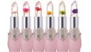 بلسم الأُس الهيدروجيني.. شفاه تشع نضارة وحيوية