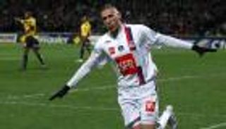 بالفيديو.. ليون يفاجئ كريم بنزيما بعد 12 عاما من الرحيل