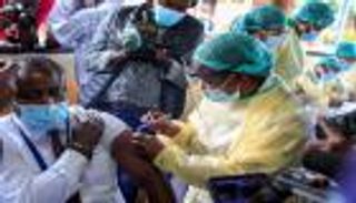 اللقاح أو الاستقالة..  زيمبابوي ترفع "كرباج كورونا" في وجه الموظفين