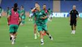 ثورة غضب.. كيف تعامل جمال بلماضي مع إحباط لاعبي الجزائر؟