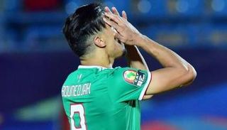 بغداد بونجاح لاعب منتخب الجزائر