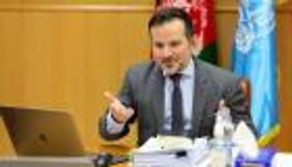 محافظ المركزي الأفغاني السابق يفتح خزانة أسراره: حلم الرخاء بأفغانستان يتبدد