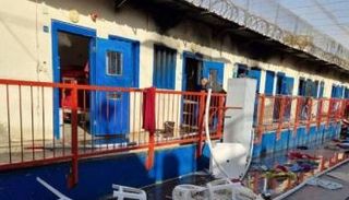 جانب من آثار الاشتباكات بسجن النقب