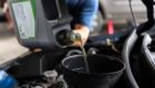كل ما تريد معرفته عن زيت "تعدد الأميال".. الصديق الوفي لقائدي السيارات