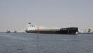 قناة السويس تكشف تفاصيل جنوح السفينة CORAL CRYSTAL: الملاحة طبيعية