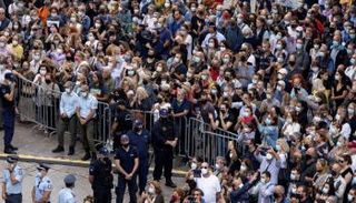 جنازة حاشدة لنصير الفلسطينيين الموسيقار اليوناني ثيودوراكيس