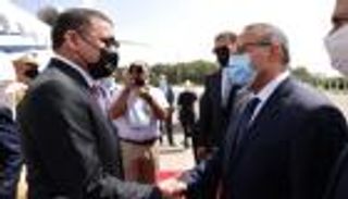 الدبيبة يصل تونس للقاء قيس سعيد.. وفتح الحدود يتصدر أجندة الزيارة