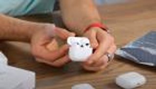 تسريب يكشف تفاصيل سماعات أبل AirPods 3.. ميزات رائعة