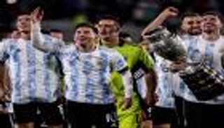 لحظة تاريخية وبكاء.. دموع ميسي تنهمر في ليلة الاحتفال المؤجل