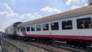 بالصور.. خروج قطار عن القضبان في مصر