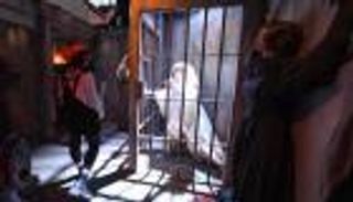 صور.. وحوش الرعب تطرد شبح كورونا في "يونيفرسال ستوديوز" هوليوود