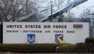 إغلاق قاعدة جوية أمريكية بعد تقارير عن إطلاق نار