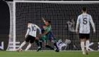 تصفيات كأس العالم.. هاتريك ميسي وتألق نيمار في ليلة أصحاب الأرض