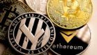 أسعار العملات الرقمية اليوم.. خسارة موجعة لـ بيتكوين 