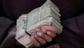 طالبان "تقيد" حركة الدولار الشحيح لإنقاذ "أفغاني"