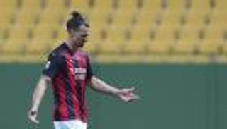 إبراهيموفيتش يقلل من إنجازات ميسي ورونالدو